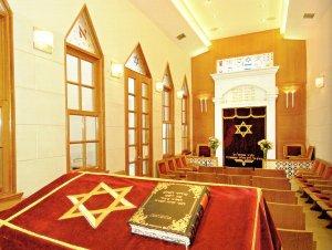 Interior view, Tiferet Israel Synagogue
